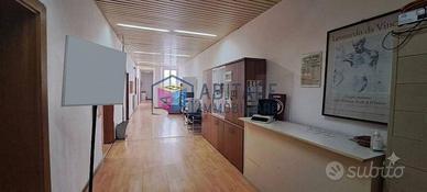 Immobile di 250 m² con più di 5 locali a Livorno