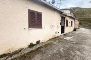 CASA SEMINDIPENDENTE A AVEZZANO