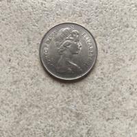 Moneta Inglese raffigurante Elisabetta II^