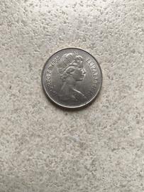 Moneta Inglese raffigurante Elisabetta II^