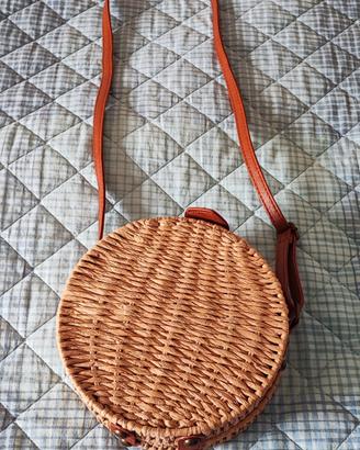 Borsa rotonda in paglia usata poco