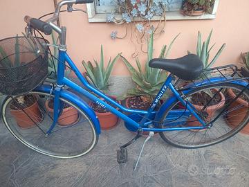 bicicletta  blu 