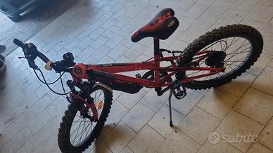 bici bimbo per età 7 o 8 anni circa 
