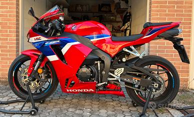 Cbr rr 600 2025 (motore nuovo )
