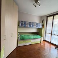 Cameretta con cabina armadio e letto castello