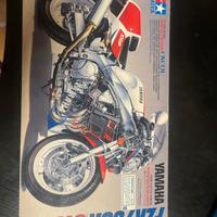 Modellini yamaha fzr 750 r