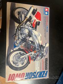Modellini yamaha fzr 750 r