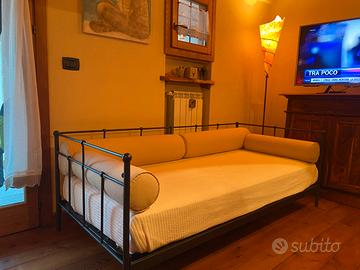 Divano letto a una piazza in ferro battuto