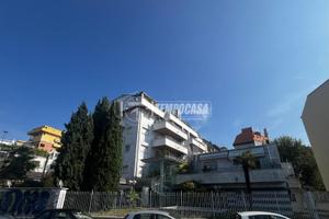 TRILOCALE CON TERRAZZO, BOX E CANTINA