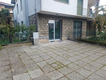 Locale con esterno privato cat. C3