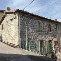 Casa indipendente in pietra