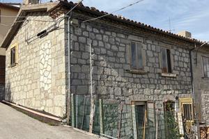 Casa indipendente in pietra