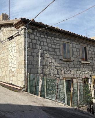Casa indipendente in pietra