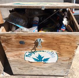 Cassa box in legno con ruote