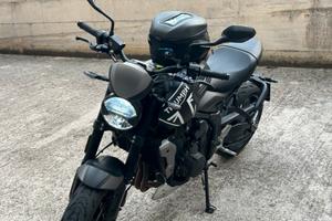 TRIUMPH TRIDENT 660