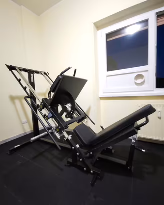 Leg press/ Hack squat palestra