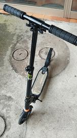 monopattino a spinta 