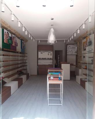 MOBILI PER ARREDO NEGOZIO OGGETTISTICA/PROFUMERIA