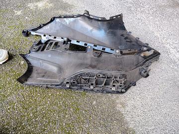 pedana sx Tmax 560 2020 2021