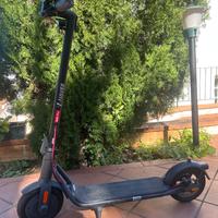 Monopattino elettrico Navee V40I PRO