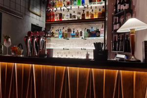 Attività di cocktail bar