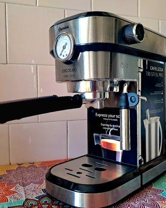 Macchina caffè espresso e cappuccino 