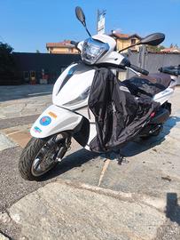 Piaggio Beverly 300 HPE (2023)