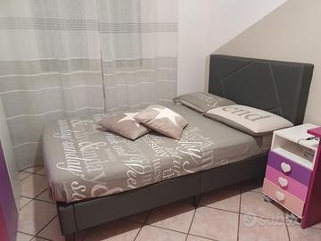 Letto matrimoniale con testiera Zinus Judy 160x190