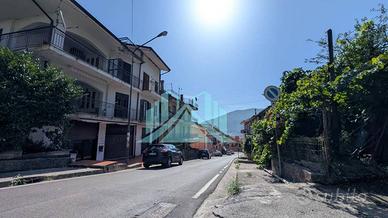 Appartamento di 200 m² con più di 5 locali e box a