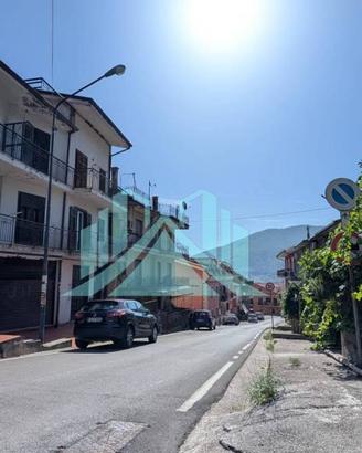 Appartamento di 200 m² con più di 5 locali e box a