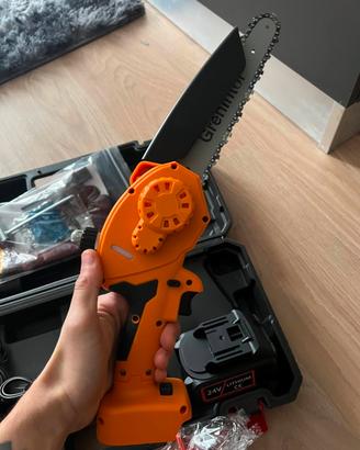 Motosega a batteria nuova 