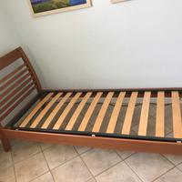 Letto singolo in legno
