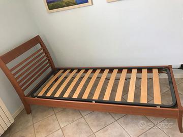 Letto singolo in legno