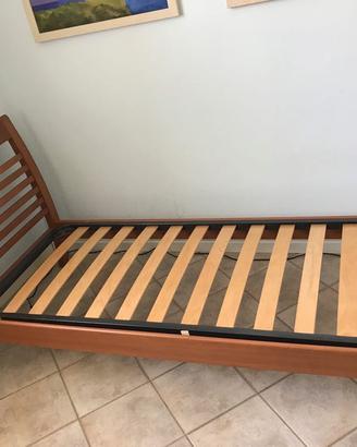 Letto singolo in legno