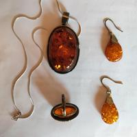 Bella e nuova parure in ambra del Baltico 