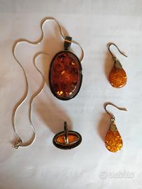 Bella e nuova parure in ambra del Baltico 
