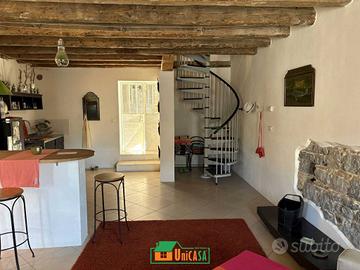 Rustico / Casale di 130 m² con 3 locali a Ronchi d