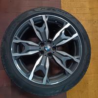 Coppia pneumatici posteriori estivi Pirelli P Zero