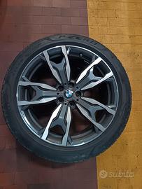 Coppia pneumatici posteriori estivi Pirelli P Zero