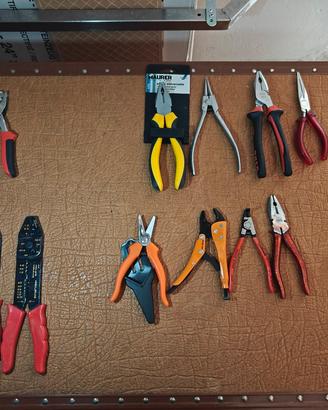 attrezzi da lavoro chiavi, pinze, forbici 