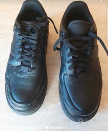 scarpa Nike nera