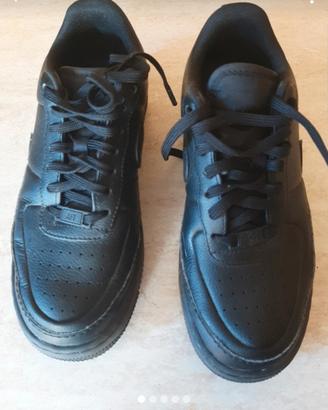 scarpa Nike nera