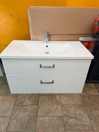 Mobile bagno con lavabo e specchio