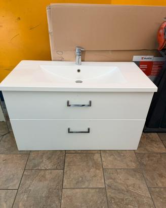 Mobile bagno con lavabo e specchio