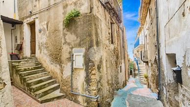 2 LOCALI A PAOLA
