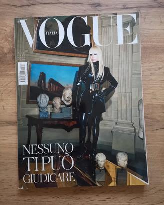 Rivista vogue Italia marzo 2022 n858
