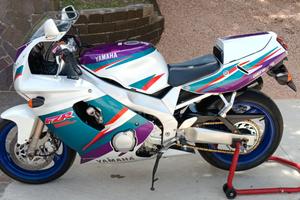 Yamaha FZR 600 R - Consegna a Domicilio