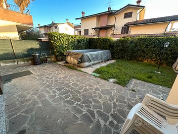 Appartamento con giardino box e posto auto