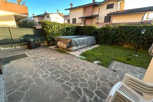 Appartamento con giardino box e posto auto