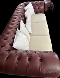 Due Divani Chesterfield Pelle Bordeaux (3+2 Posti)